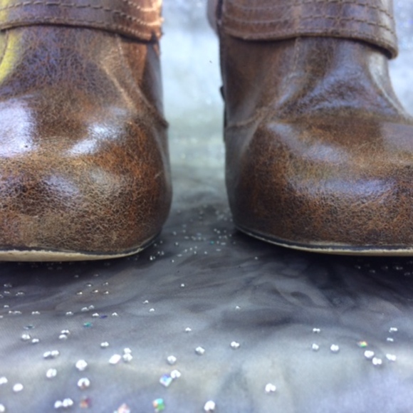 Seychelles Brown Heels with Studs - Picture 8 of 8